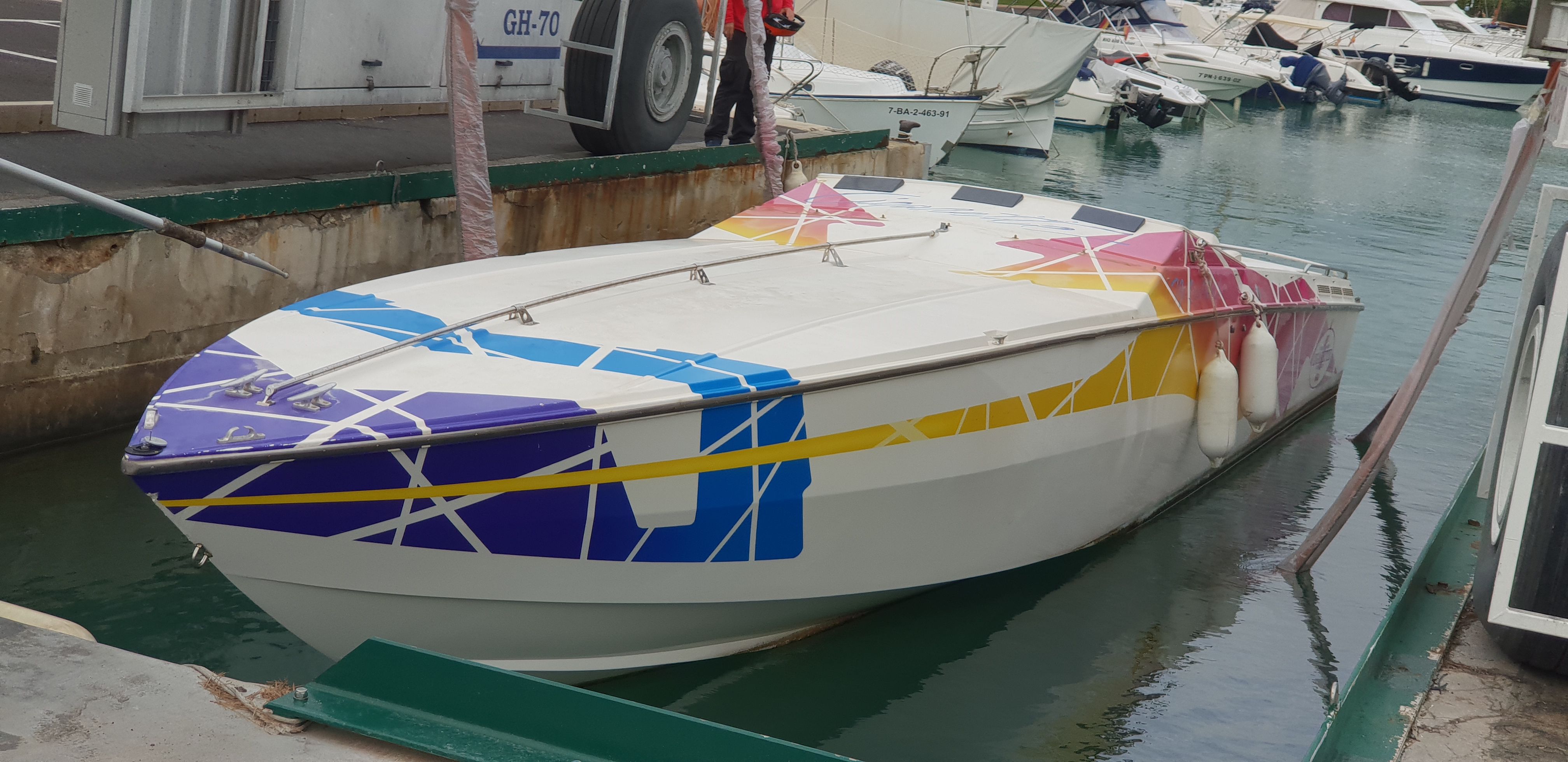 1993 Cigarette Topgun 38