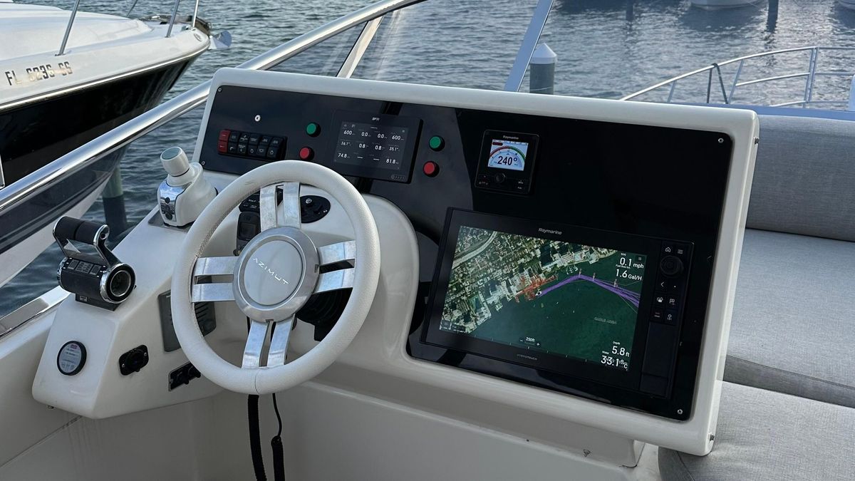 2013 Azimut 53 