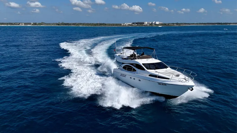 Larras III Yacht Photos Pics 