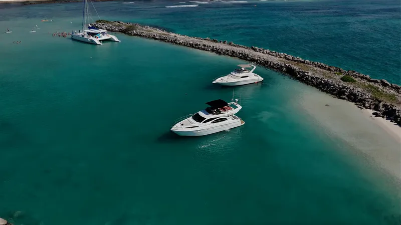 Larras III Yacht Photos Pics 