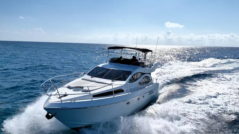 Larras III Yacht Photos Pics 