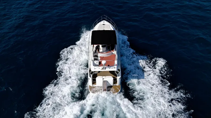 Larras III Yacht Photos Pics 