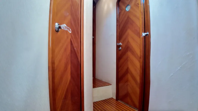 Larras III Yacht Photos Pics 