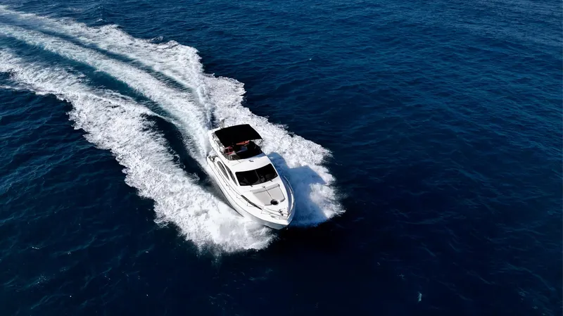 Larras III Yacht Photos Pics 