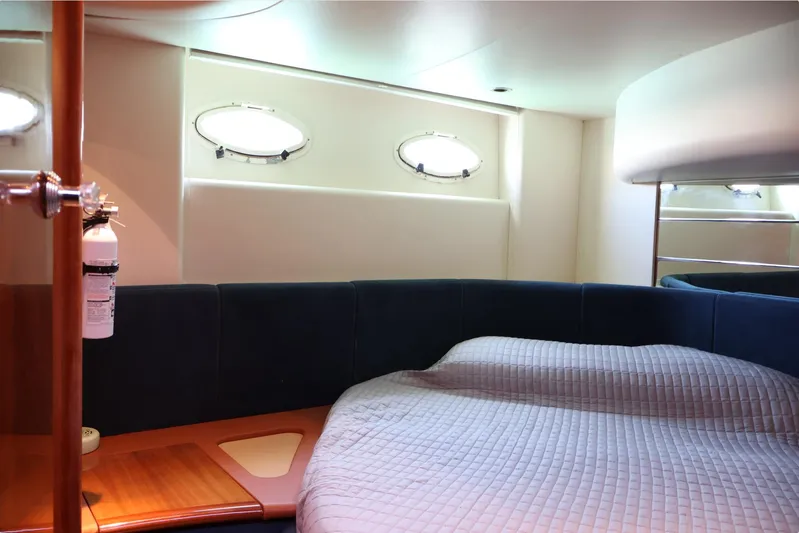 Larras III Yacht Photos Pics 