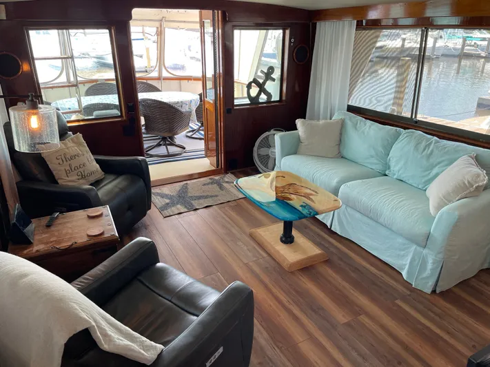 Jolly Mon III Yacht Photos Pics 