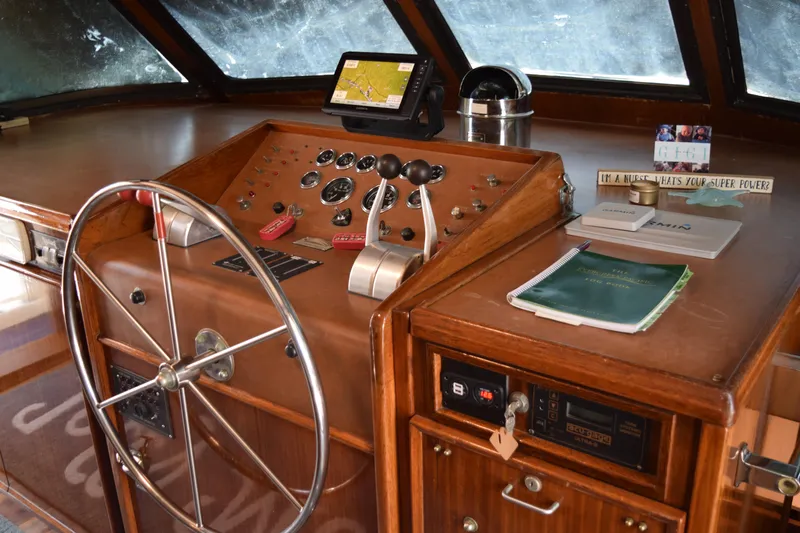 Jolly Mon III Yacht Photos Pics 