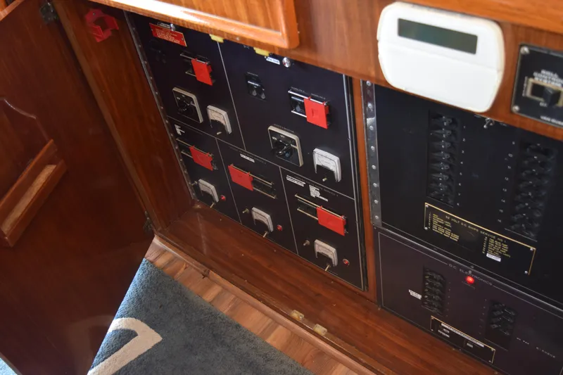 Jolly Mon III Yacht Photos Pics 