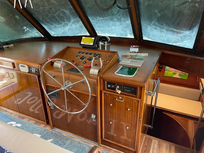 Jolly Mon III Yacht Photos Pics 