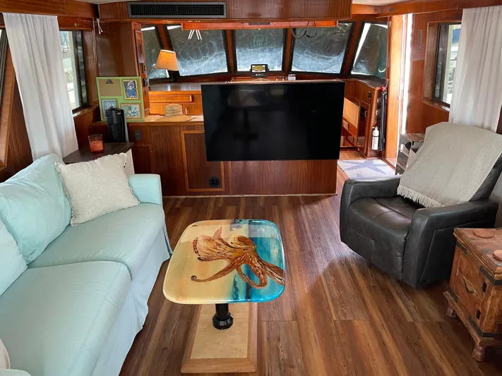 Jolly Mon III Yacht Photos Pics 