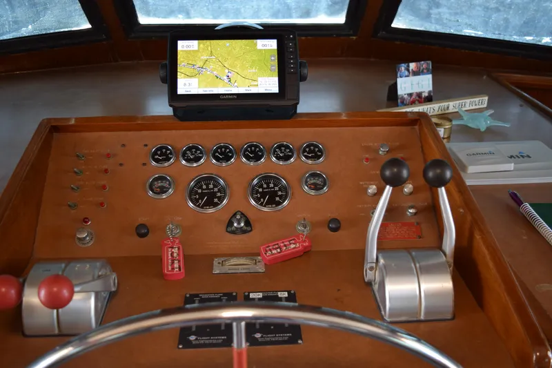 Jolly Mon III Yacht Photos Pics 