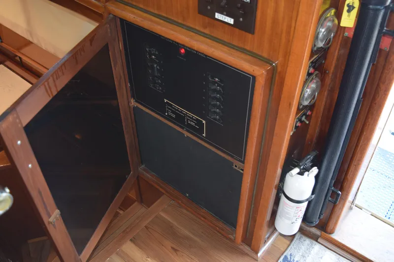 Jolly Mon III Yacht Photos Pics 