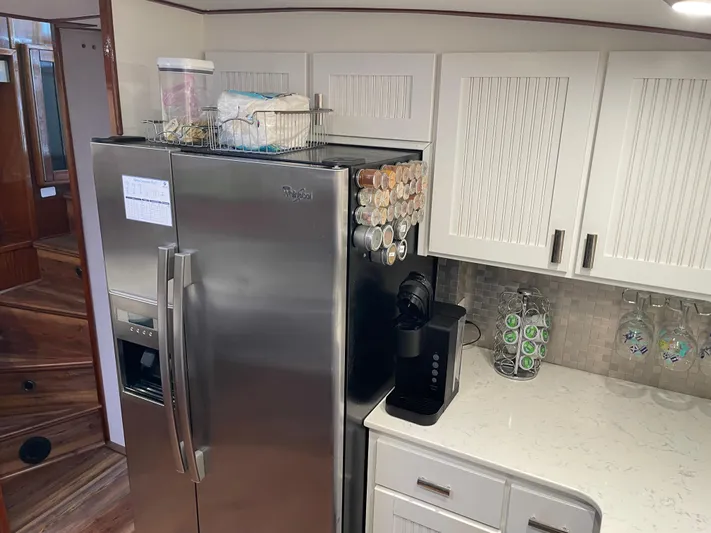 Jolly Mon III Yacht Photos Pics 