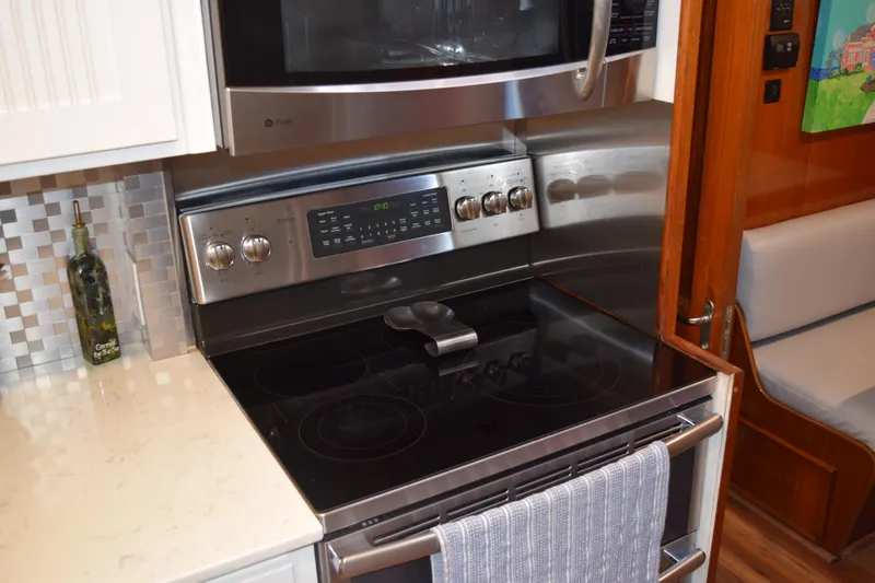 Jolly Mon III Yacht Photos Pics 