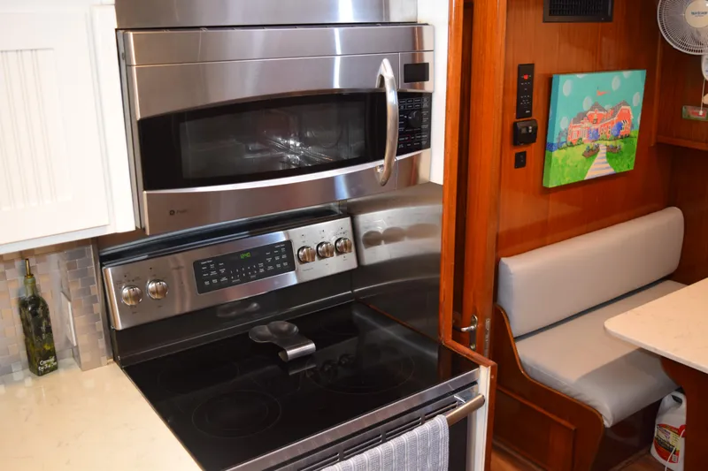 Jolly Mon III Yacht Photos Pics 