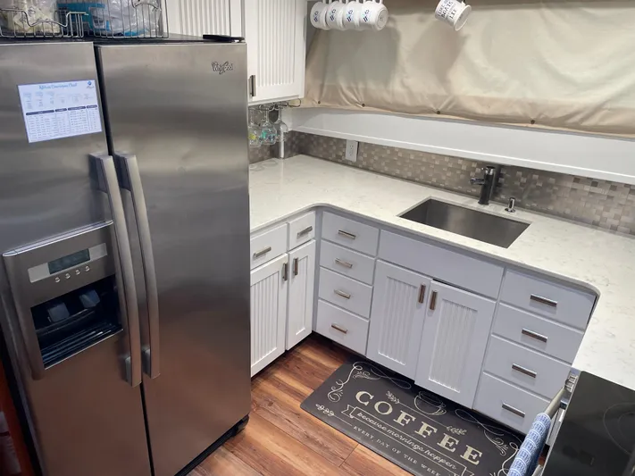 Jolly Mon III Yacht Photos Pics 