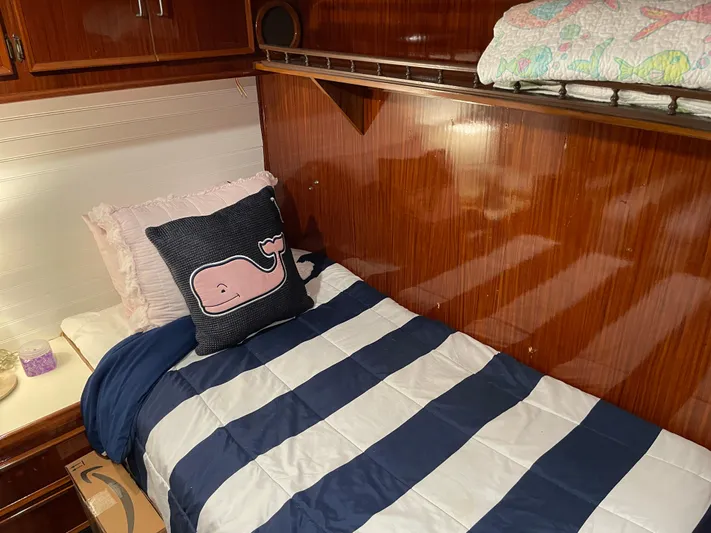 Jolly Mon III Yacht Photos Pics 