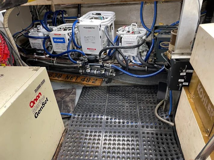 Jolly Mon III Yacht Photos Pics 