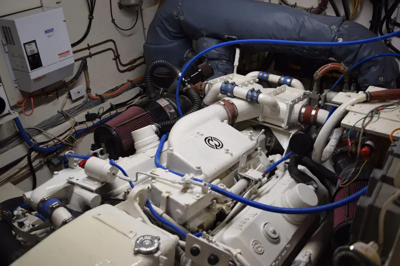 Jolly Mon III Yacht Photos Pics 