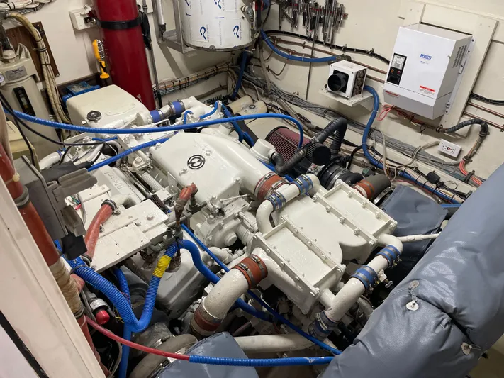 Jolly Mon III Yacht Photos Pics 