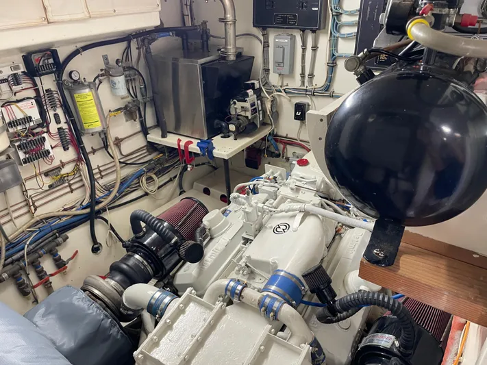 Jolly Mon III Yacht Photos Pics 