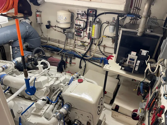 Jolly Mon III Yacht Photos Pics 