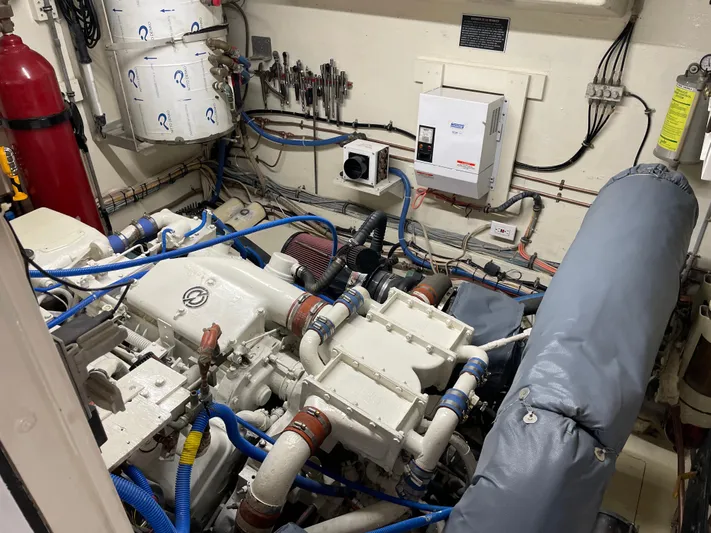 Jolly Mon III Yacht Photos Pics 