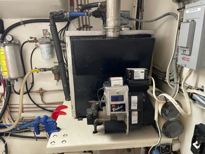 Jolly Mon III Yacht Photos Pics 