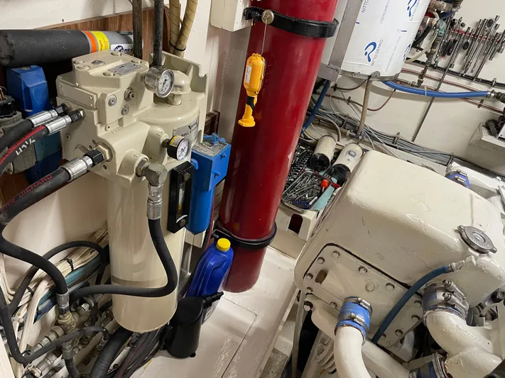 Jolly Mon III Yacht Photos Pics 