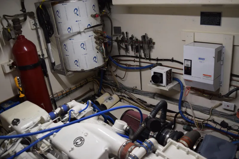 Jolly Mon III Yacht Photos Pics 