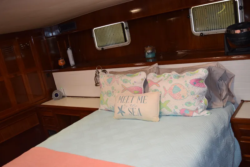 Jolly Mon III Yacht Photos Pics 