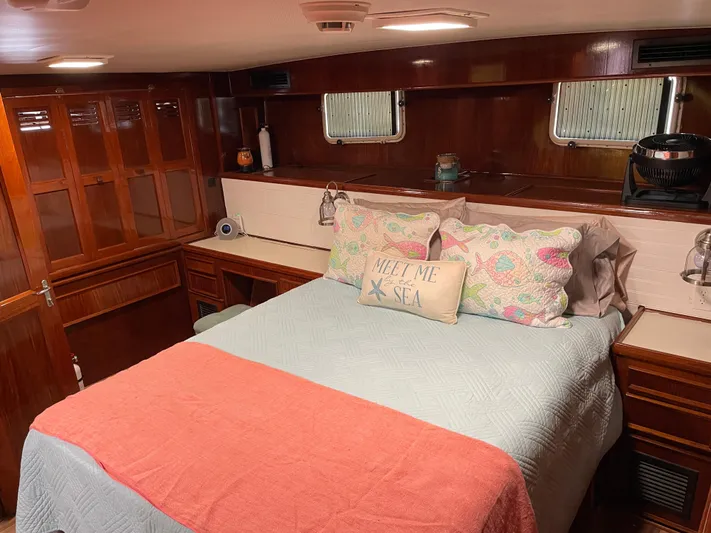 Jolly Mon III Yacht Photos Pics 