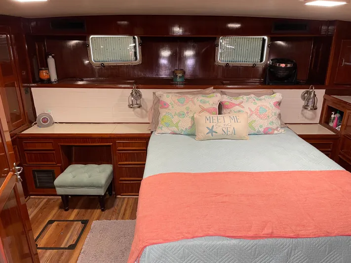 Jolly Mon III Yacht Photos Pics 