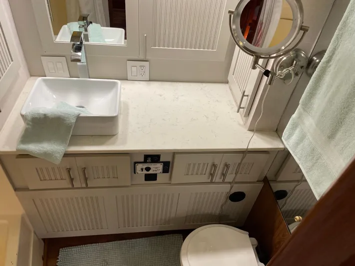 Jolly Mon III Yacht Photos Pics 