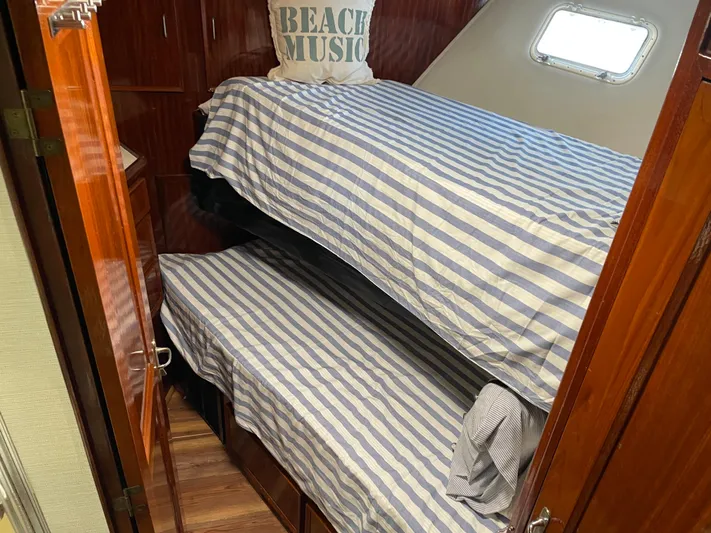 Jolly Mon III Yacht Photos Pics 