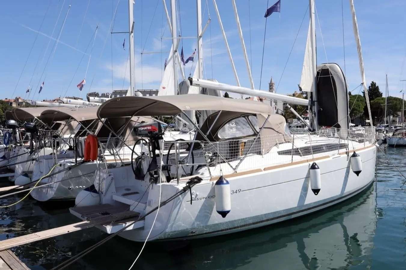 2016 Jeanneau Sun Odyssey 349