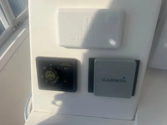  Yacht Photos Pics Garmin and Furuno equipment on 2002 Cabo 35 Flybridge.