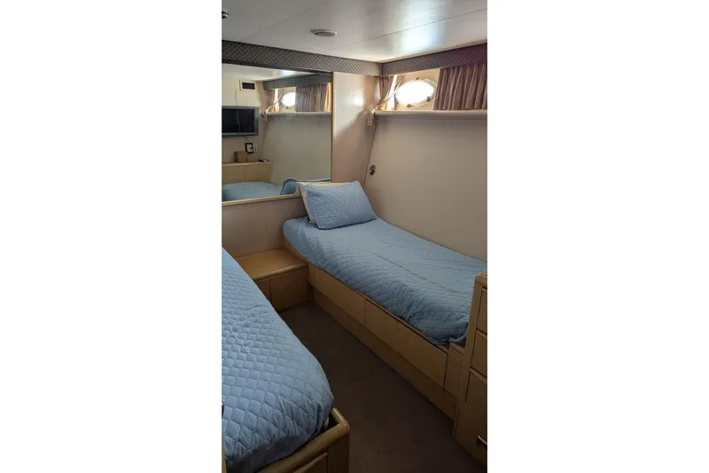  Yacht Photos Pics 1992 Viking 65 Motor Yacht cabin with twin beds and blue bedding.