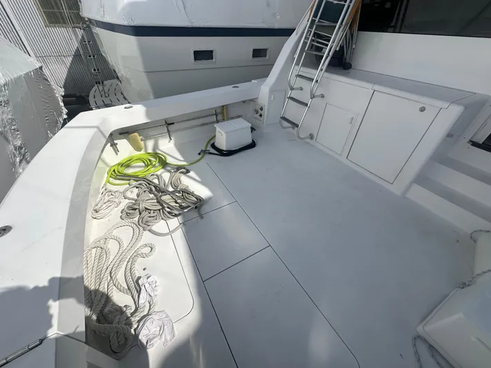  Yacht Photos Pics 1998 Viking 53 Convertible yacht deck with ropes and ladder.