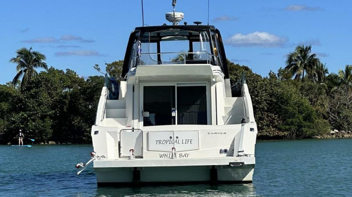 2012 Carver 44 