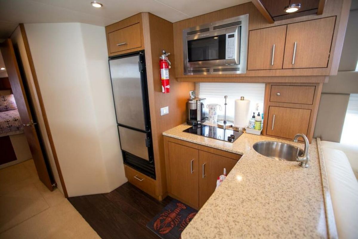 2012 Carver 44 