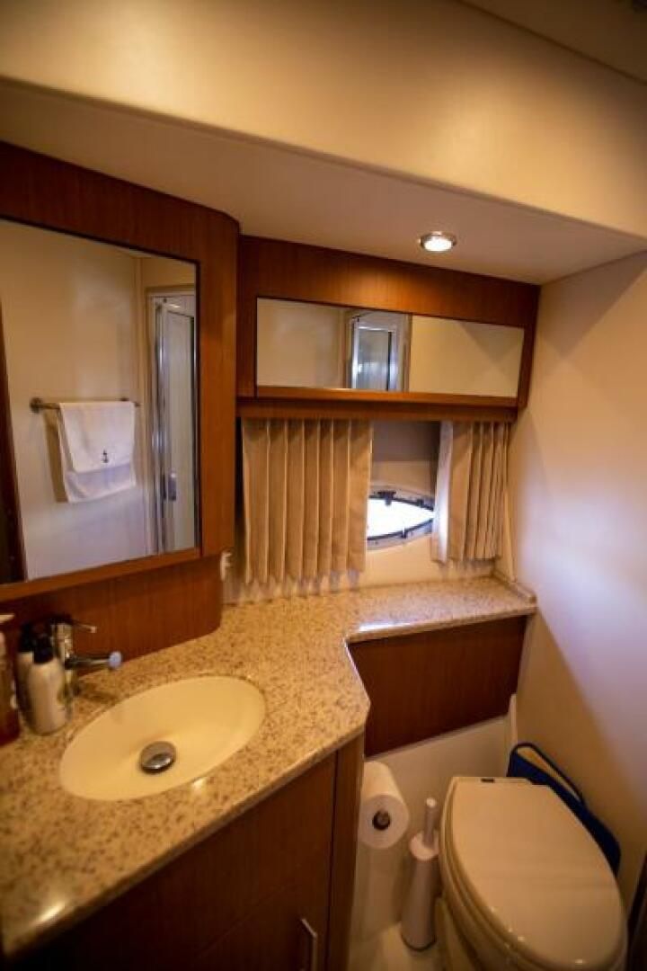 2012 Carver 44 
