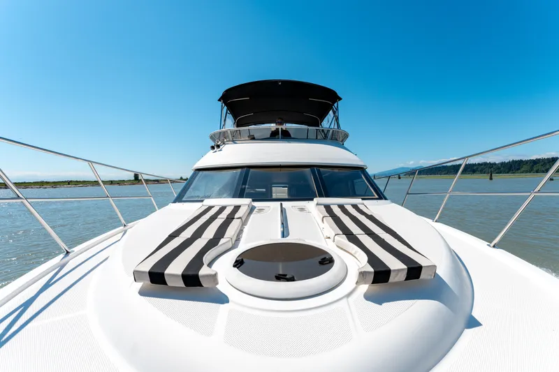 Summer Breeze Yacht Photos Pics 2008 Meridian 459 Motoryacht on water, featuring sunbathing deck and clear blue sky.