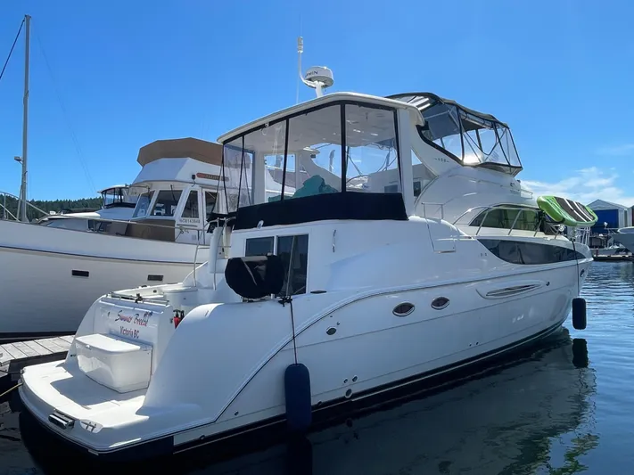 Summer Breeze Yacht Photos Pics 2008 Meridian 459 Motoryacht docked in a marina under clear blue skies.