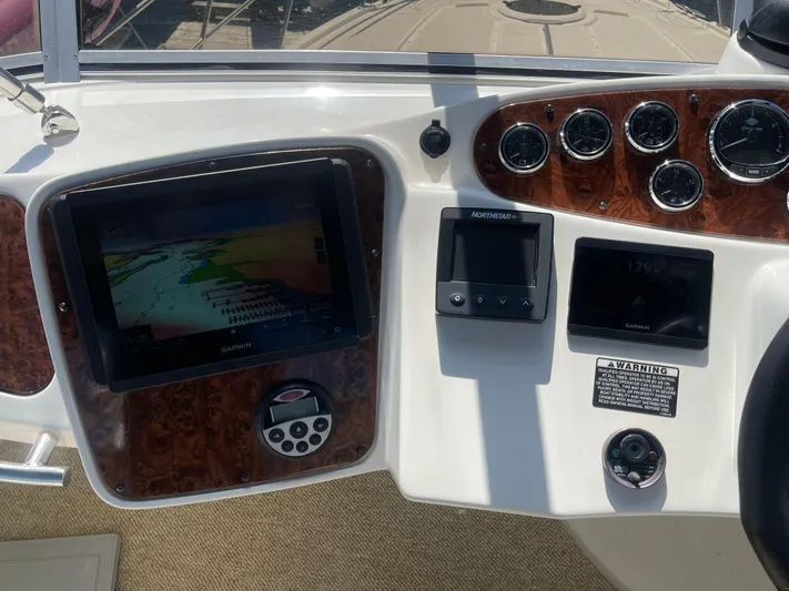 Summer Breeze Yacht Photos Pics 2008 Meridian 459 Motoryacht dashboard with Garmin navigation and control panels.