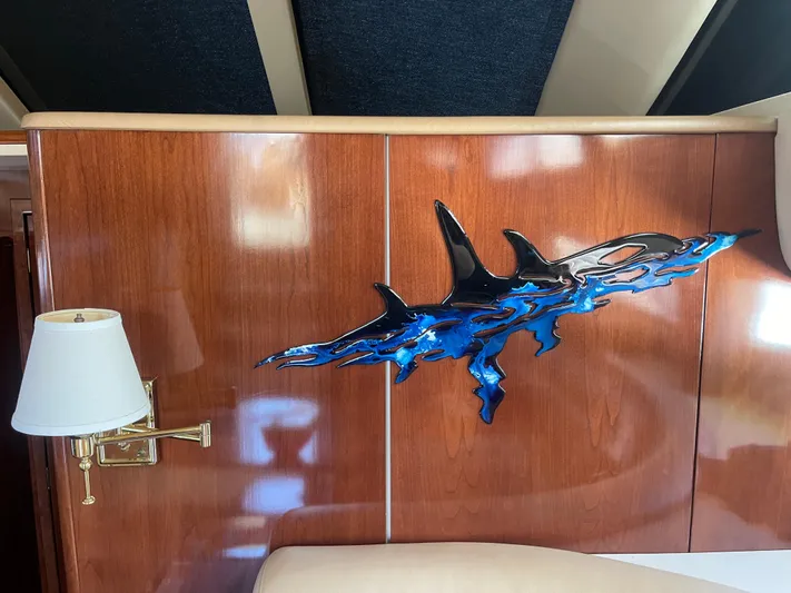 Summer Breeze Yacht Photos Pics Wall art and lamp inside 2008 Meridian 459 Motoryacht cabin.