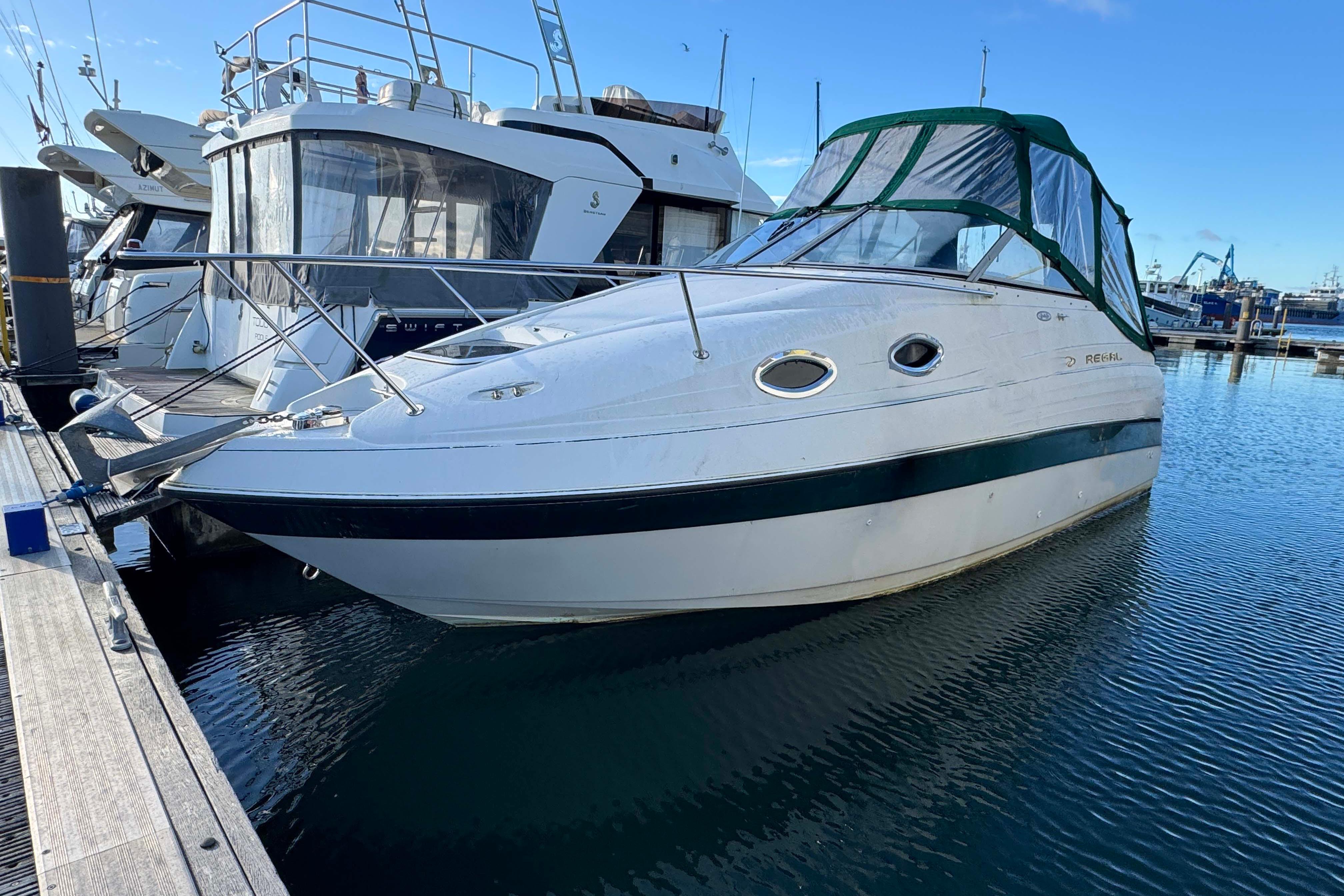 1999 Regal Commodore 242