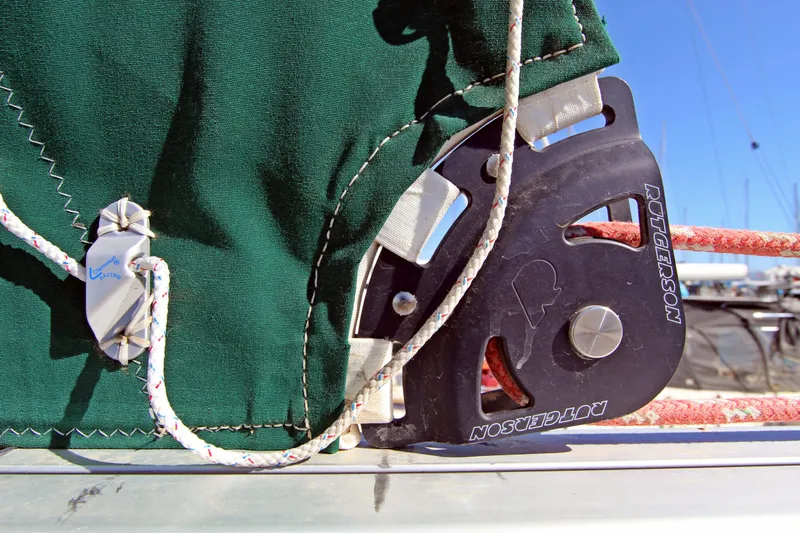 Oya Yacht Photos Pics Close-up of sailing rigging on a 2001 Beneteau Oceanis 461 yacht.