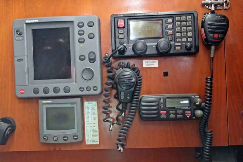 Oya Yacht Photos Pics Navigation and communication equipment on a 2001 Beneteau Oceanis 461 yacht.