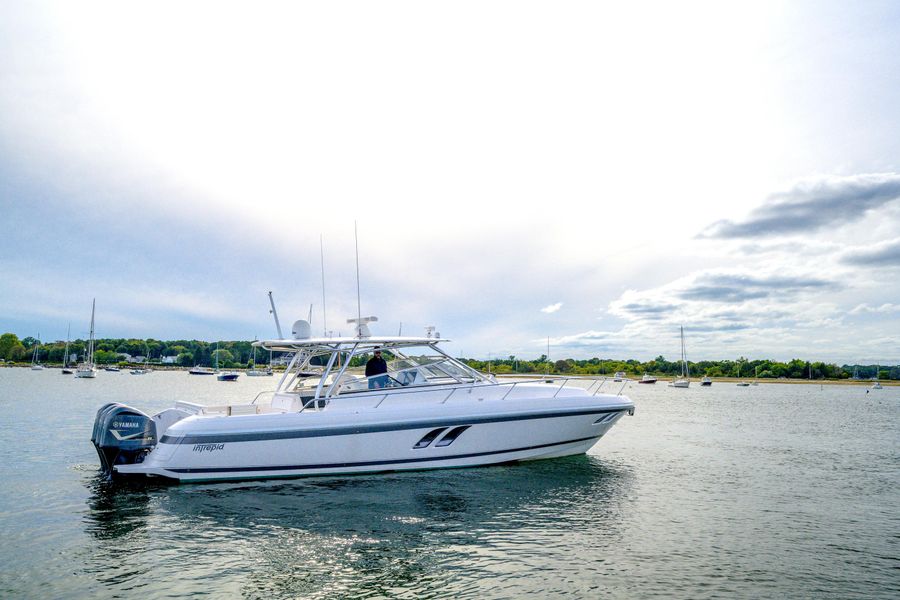 2017 Intrepid 430 Sport Yacht
